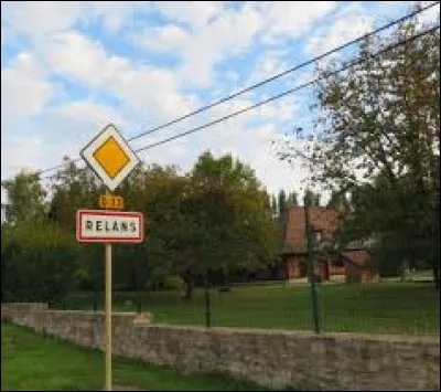 Nous sommes en Bourgogne-Franche-Comté à l'entrée de Relans. Commune de la Bresse Jurassienne, elle se situe dans le département ...