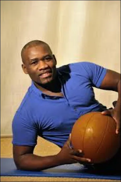 Comment se nomme le nouveau professeur de sport ?