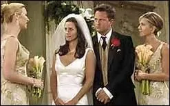 Pourquoi le beau-p�re de Phoebe ne peut-il pas la mener � l'autel le jour de son mariage ?