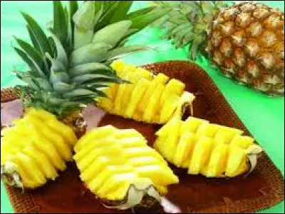 À quelle famille de fruits l'ananas appartient-il ?