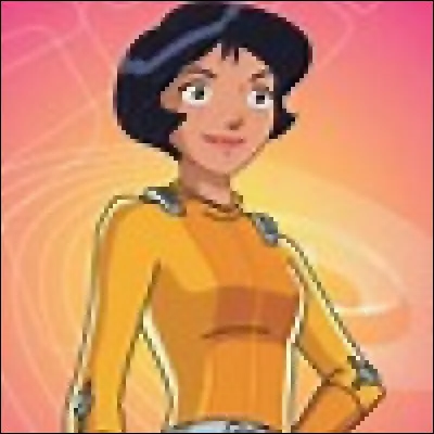 Qui est la meilleure amie de Clover avec la combinaison jaune ?