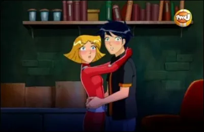 Qui est en couple avec Clover pendant la saison 5 jusqu'à la saison 6 ?