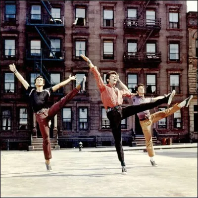 Quelle actrice joue le r&ocirc;le f&eacute;minin principal des films "La Fureur de vivre" et "West Side Story" ?