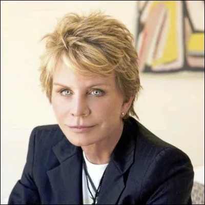 Quelle m&eacute;decin cr&eacute;&eacute;e par Patricia Cornwell enqu&ecirc;te aux c&ocirc;t&eacute;s du sergent Pete Marino ?