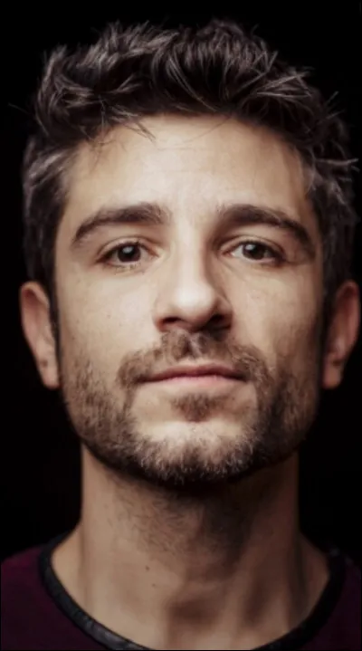 Comment s'appelle cet humoriste ?