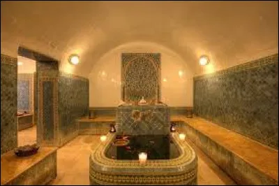 Une semaine avant le mariage a lieu la cérémonie du hammam, en quoi consiste-t-elle ?