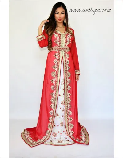 Ceci est une longue robe de soirée orientale de la marque "Aniiqa". Celle-ci est réalisée uniquement sur commande.
Le prix proposé est : 800