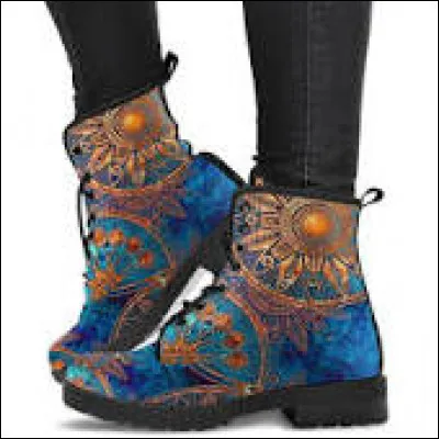 Voici des chaussures au style oriental réalisées sur commande par la marque "Les Doux Raveurs".
Le prix proposé est : 100