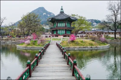 Où se trouve le palais Gyeongbokgung qui est un ancien palais royal ?