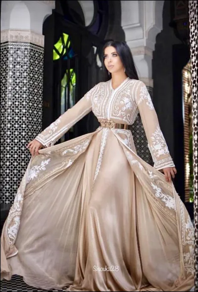 Parmi les robes de mariée, quel est le vêtement à l'honneur ?