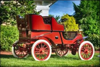 Quelle est cette luxueuse voiture de 1903, construite par Henry M. Leland, à Détroit (États-Unis) en 1903 ?