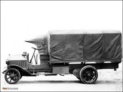 De quelle marque est ce véhicule qui a joué un rôle important pendant la Première Guerre mondiale, sur tous les fronts de la guerre, auprès des troupes alliées ?