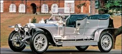 Quelle est la marque de cette voiture prestigieuse, ici dans sa version "Silver Ghost", créée en 1907 ?