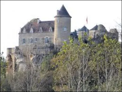 Je vous propose de partir en Occitanie à la découverte du château de Milhac. Commune de l'arrondissement de Gourdon, elle se situe dans le département ...