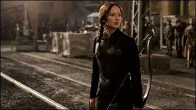 Hunger Games 3 (part.2) : Une fois sur pied, Katniss veut se battre et venger Peeta, où Coin l'envoie-t-elle ?