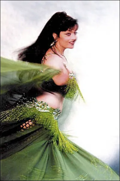 La danse orientale est aussi appelée :