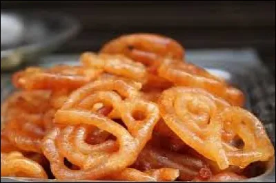 La zlabia est un petit gâteau traditionnel de la cuisine orientale que l'on consomme en général pendant le ramadan tout comme la chebakia. Quel autre nom donne-t-on à ce succulent petit gâteau ?