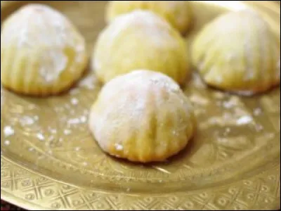 Voici des pâtisseries fourrées de pistaches. Quel est le nom de ces desserts originaires du Proche-Orient ?