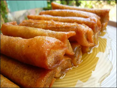 Quel ingrédient ajoute-t-on généralement à des cigares aux amandes ?