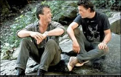 Mel Gibson et Robert Downey jr font équipe pour piloter des avions transportant des cargaisons un peu spéciales...
Film signé Roger Spottiswoode.