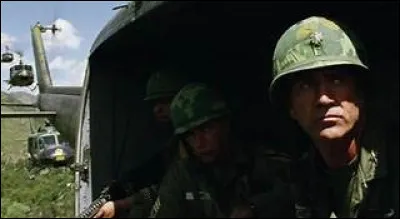 Mel Gibson se prend à copier son illustre prédécesseur à la tête du 7e de cavalerie, le célèbre général Custer. Il manque de peu de finir de la même façon.
 film réalisé par Randall Wallace.