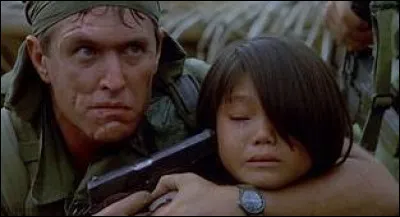 Charlie Sheen découvre la réalité de la guerre en compagnie de Tom Berenger et Willem Dafoe.
Film signé Oliver Stone.