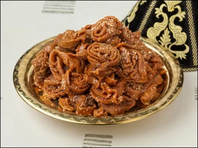 Quel ingrédient est indispensable pour confectionner une vraie ''chebakia'', pâtisserie marocaine généralement préparée pendant le ramadan ?