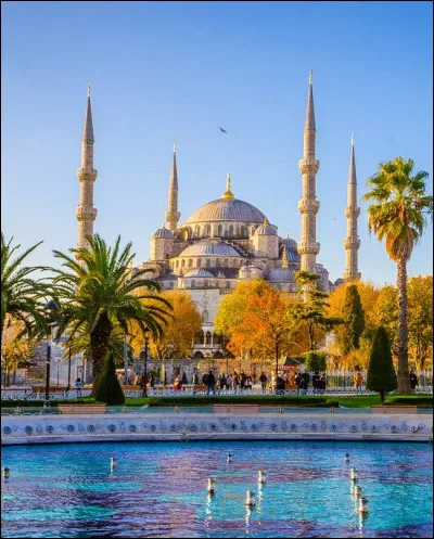 Dans quelle ville pourrez-vous admirer le chef d'uvre architectural de la "Mosquée bleue" ?
