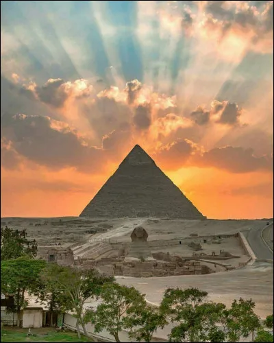 Quelle ville orientale est un "Nid d'espion" dans le titre du film de Michel Hazanavicius ?