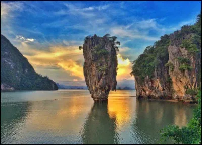 L'île thaïlandaise de Khao Phing Kan, dans la mer d'Andaman, est nettement plus connue sous un autre nom depuis qu'elle est apparue dans un film. Quel est cet autre nom ?