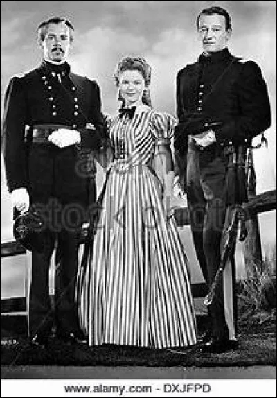 Le colonel Thursday (Henry Fonda) vient prendre le commandement d'un petit poste frontière et s'imagine gagner la guerre contre les apaches rapidement. Sauf qu'il ne connaît rien aux indiens, contrairement à son second, le capitaine York (John Wayne).
Thursday s'énerve, met York aux arrêts et s'en va se faire massacrer dans une embuscade tendue par les indiens.
John Ford, 1948.