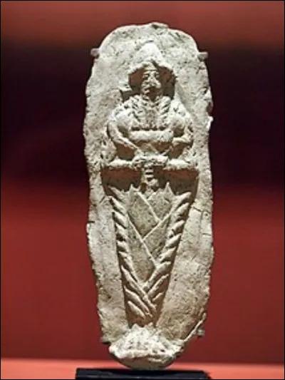 Sous quel empire, les sarcophages des défunts ont-ils commencé à être en position allongée ?