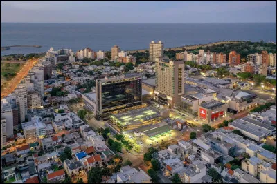 Dans quel pays peut-on visiter Montevideo ?