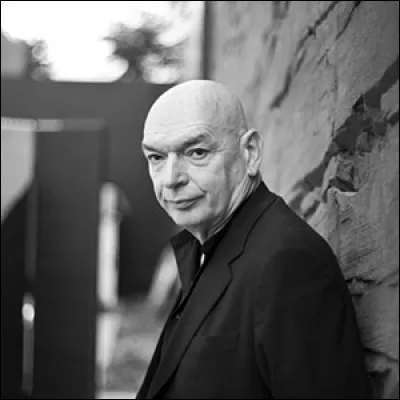 Cet architecte contemporain a réalisé la Philharmonie de Paris, le Musée du Louvre Abou Dabi, le Dentsu Building à Tokyo : il se prénomme ...