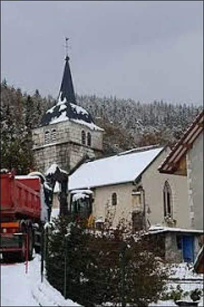 Vous avez sur cette image l'&eacute;glise Saint-Andr&eacute; de Montanges. Commune d'Auvergne-Rh&ocirc;ne-Alpes, dans l'arrondissement de Nantua, elle se trouve dans le d&eacute;partement ...