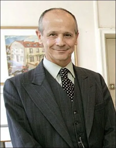 Comment s'appelait le directeur du pensionnat ?