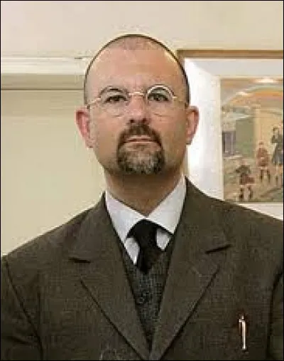 Comment s'appelait le surveillant général qui était aussi le surveillant des garçons ?