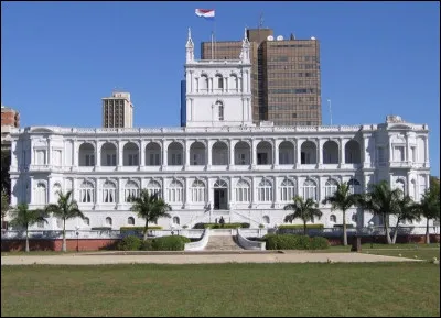 Passons faire un petit tour au Paraguay, nous sommes à Asuncion la capitale, devant ce palais qui sert de siège au gouvernement du Paraguay, achevé en 1867. Comment se nomme ce monument ?