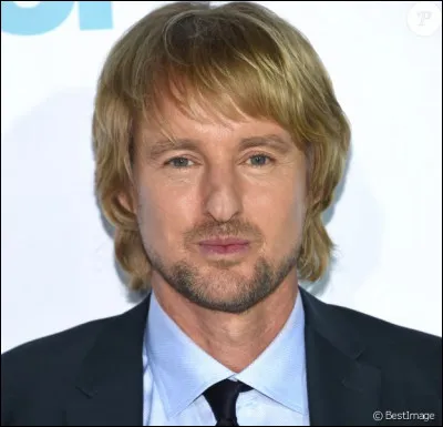 Qui joue le rôle de son père ?