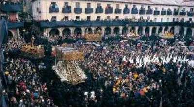 Enfin, terminons. La procession des chars se déroule principalement dans la ville :