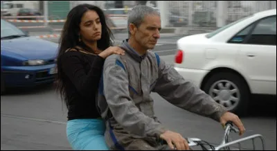 Quel film franco-tunisien, sorti en 2007, raconte l'histoire d'un père divorcé, ouvrier au chômage, qui envisage d'ouvrir un restaurant ?