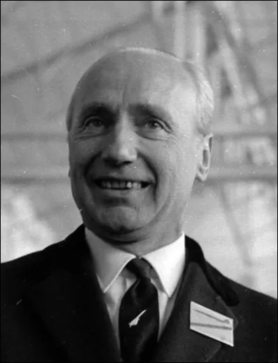 Celui-ci, déchu pour "complicité de crimes contre l'humanité", l'avait arborée durant 38 ans et fut inhumé avec ! Qui était-il et qui lui avait remise ?