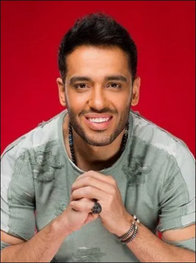 En quelle ann&eacute;e Ramy Gamal a-t-il re&ccedil;u la r&eacute;compense du "Meilleur Jeune Chanteur Du Moyen-Orient" ?