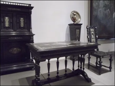 Quel roi de France avait comme emblème personnel un croissant monté couronné ?