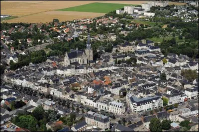 Ville de 9 000 habitants du département du Loiret, située dans le nord de la Beauce :