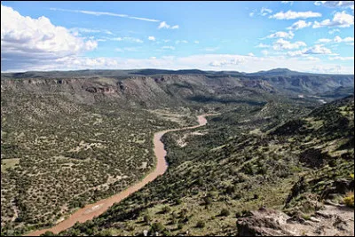 Quel fleuve sert de frontière naturelle entre les États-Unis et le Mexique ?