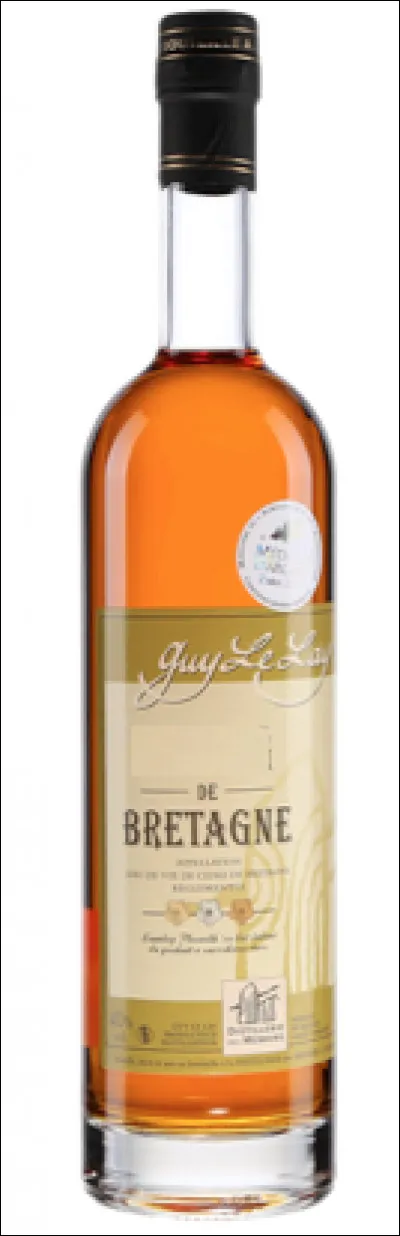 Quelle est cette eau-de-vie de cidre de Bretagne titrant 40% d'alcool ?