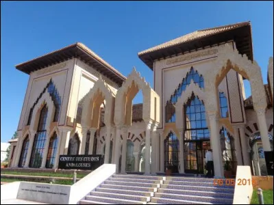 Lequel de ces trois acteurs c&eacute;l&egrave;bres est n&eacute; &agrave; Tlemcen, en Alg&eacute;rie ?