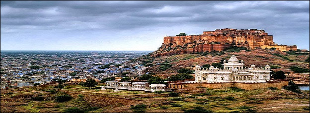 « Cité du soleil » ou « ville bleue » tels sont les surnoms qui désignent cette ville du Rajasthan.