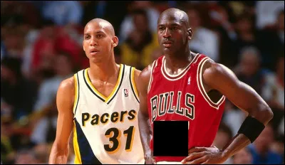 Lors de son retour en NBA en 1995 (après sa première retraite sportive), sous quel numéro de maillot joue MJ ?